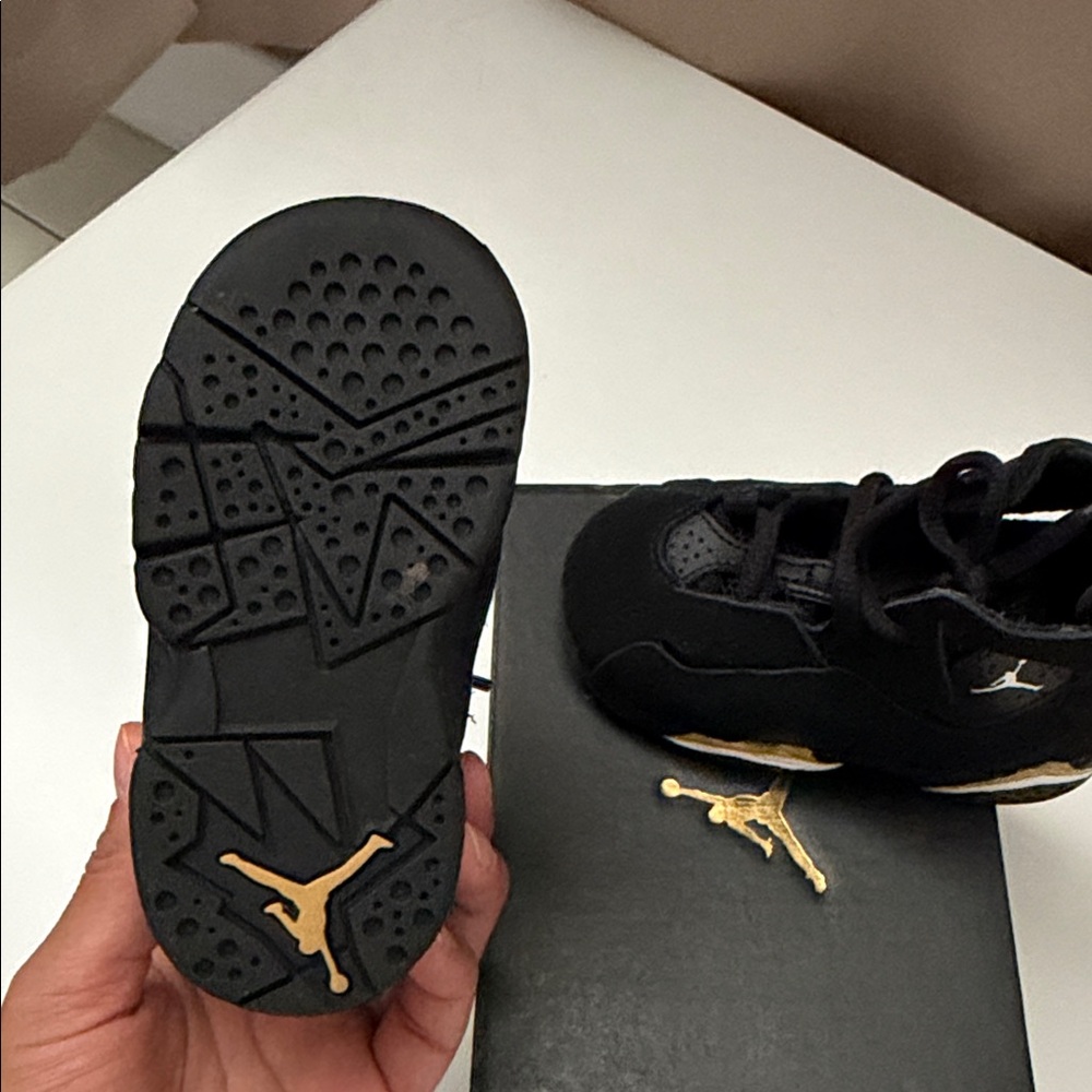 Jordan Kids True Flight Sneakers - Picture 2 of 2